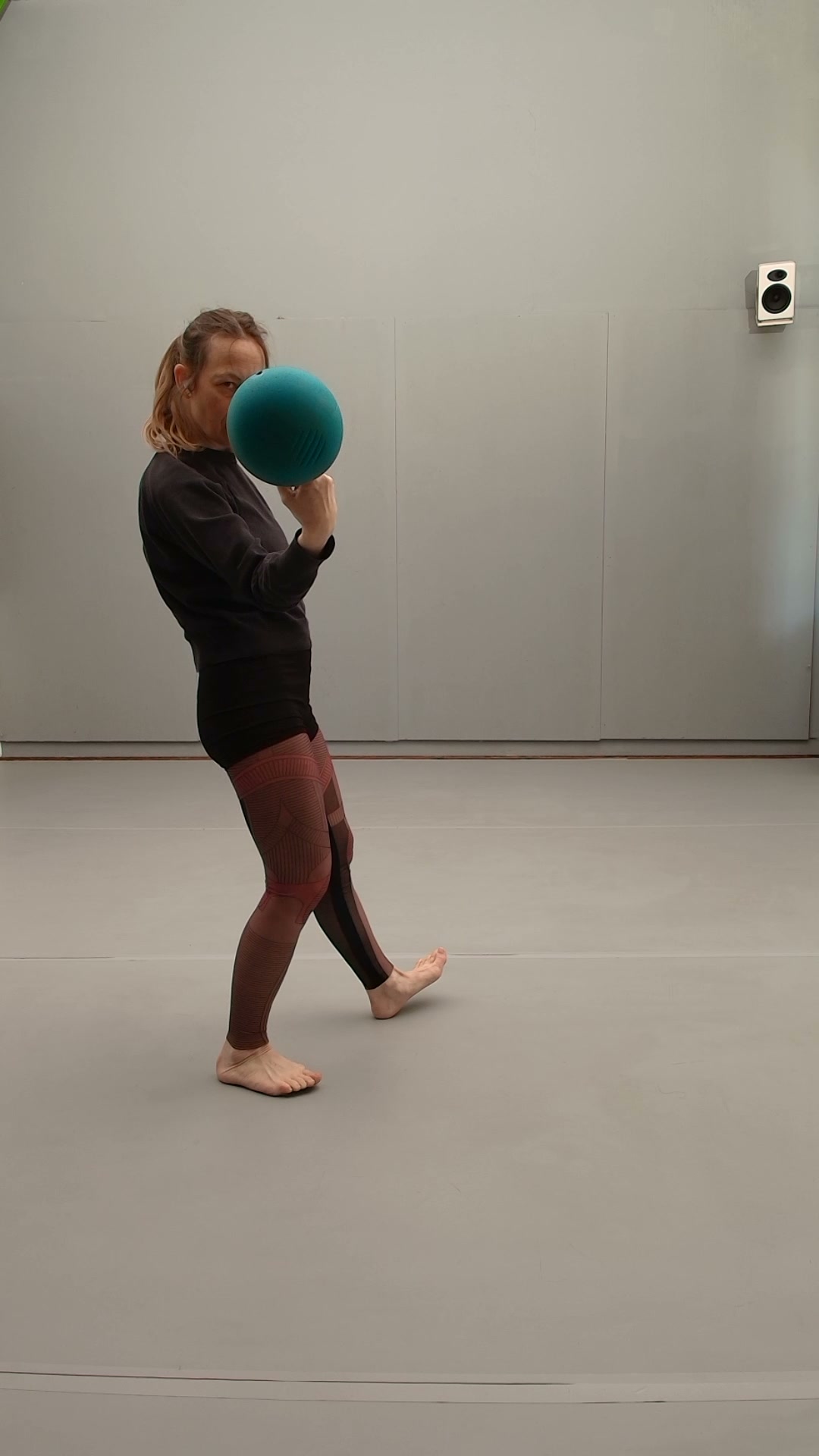 Dance with an object 